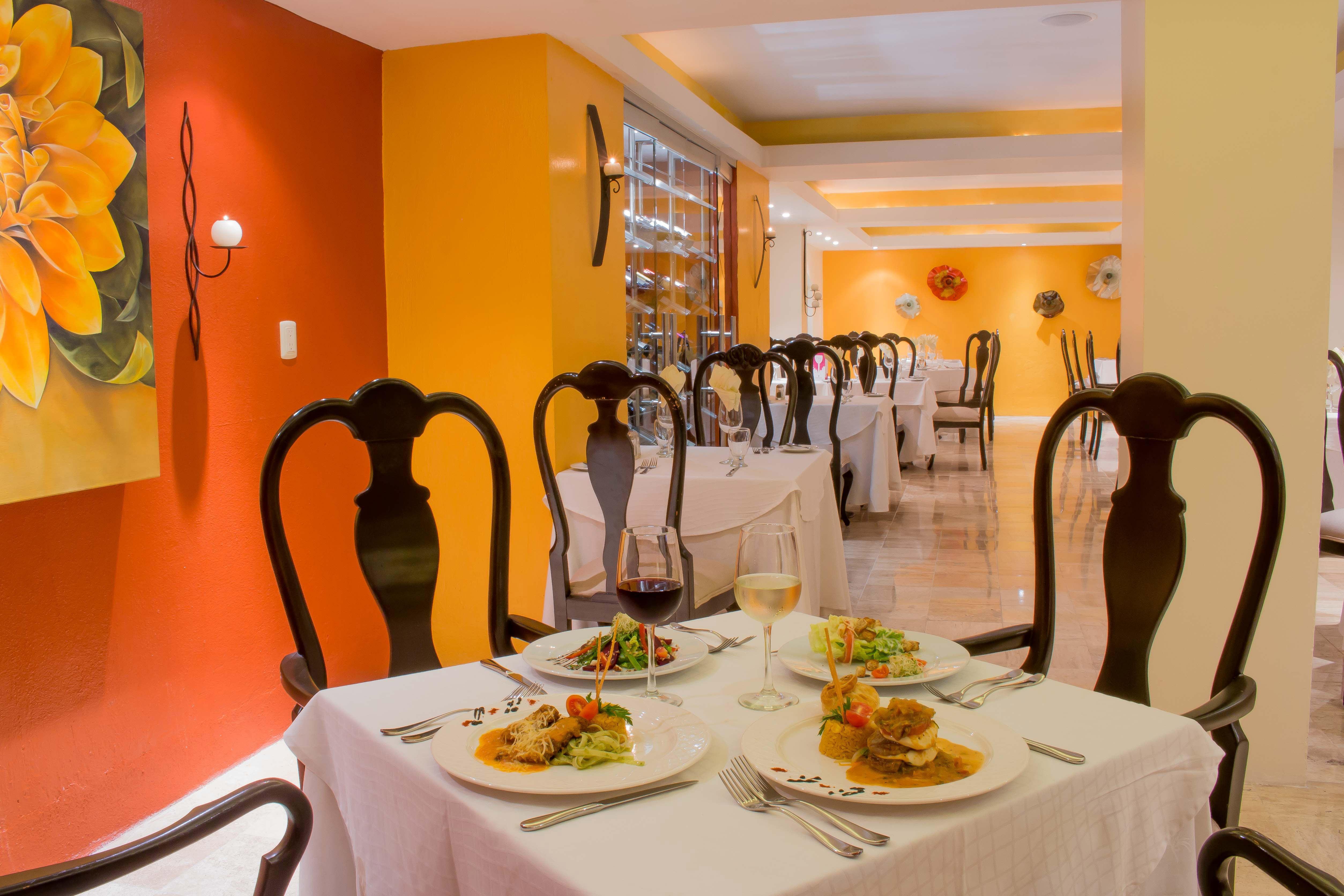 Plaza Pelicanos Grand