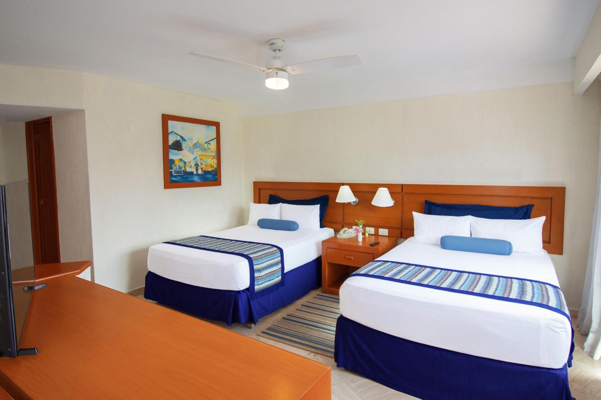 Plaza Pelicanos Grand Resort