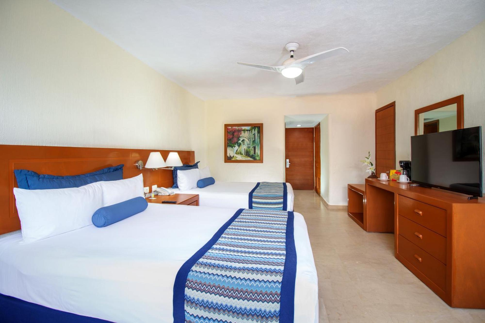 Plaza Pelicanos Grand 4*
