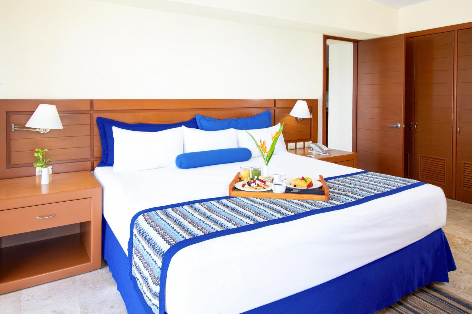 Plaza Pelicanos Grand 4*