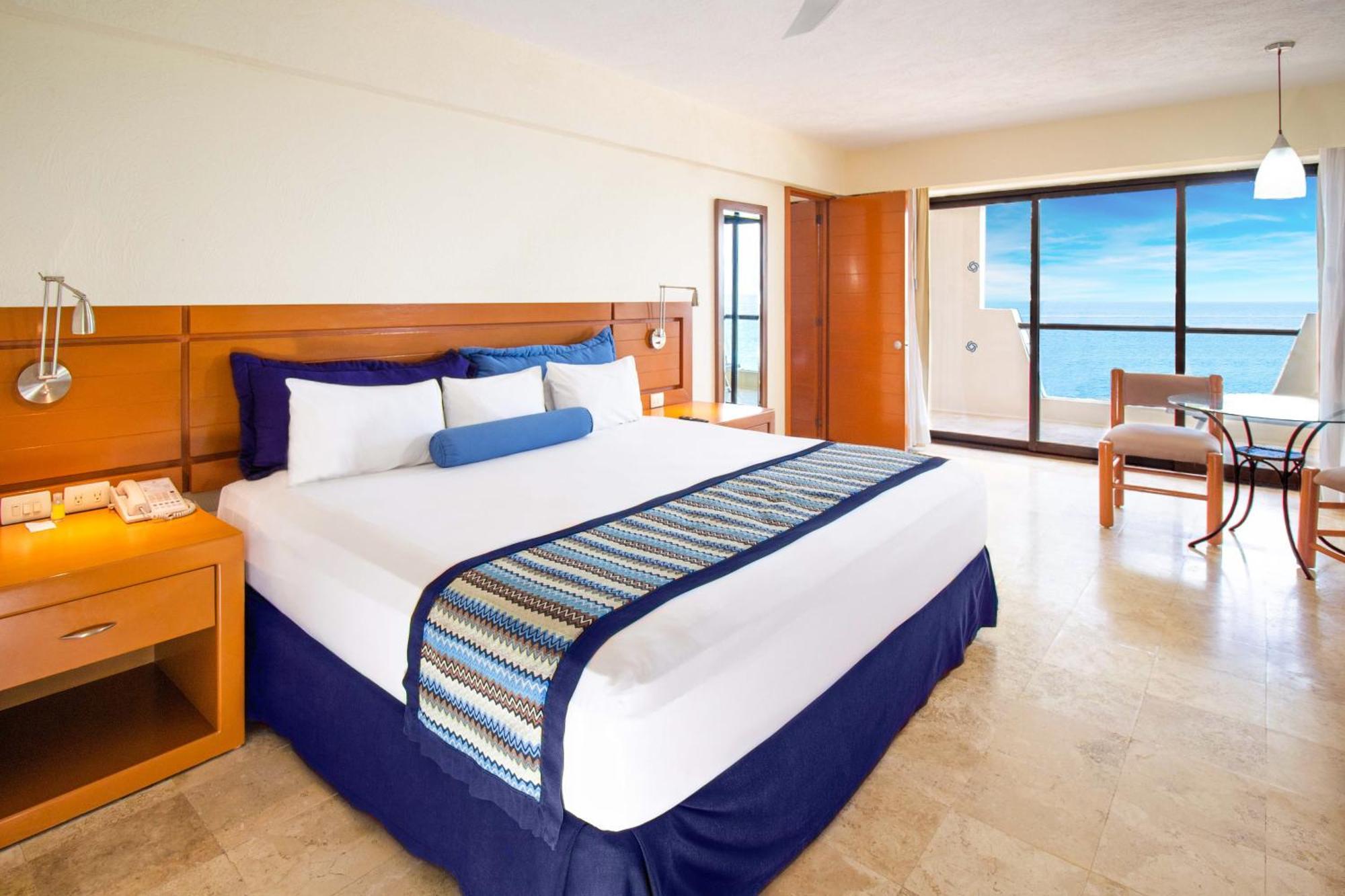 Plaza Pelicanos Grand 4*